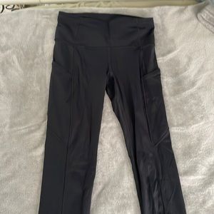 Black full length Lululemon size 4 leggings with pockets on both sides